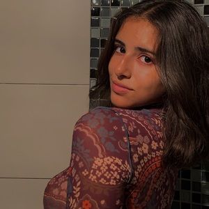 Meet your Posher, Lara